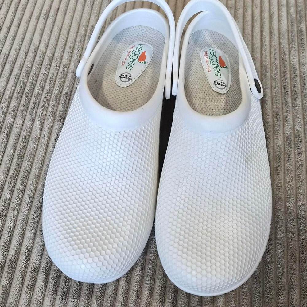 Veggies "They Grow On You" White Molded Garden Clogs / Nursing Shoes